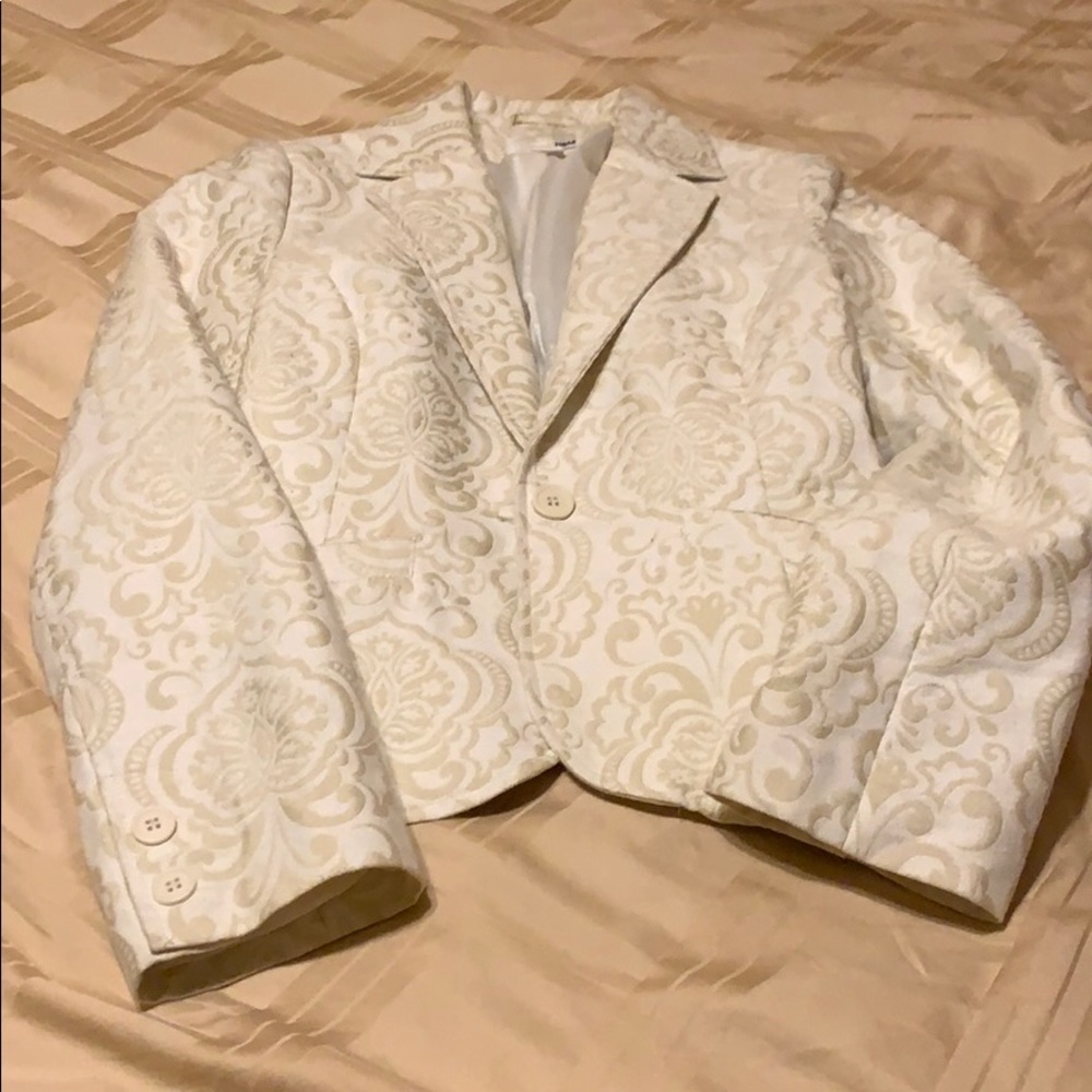 White and cream brocade patterned blazer